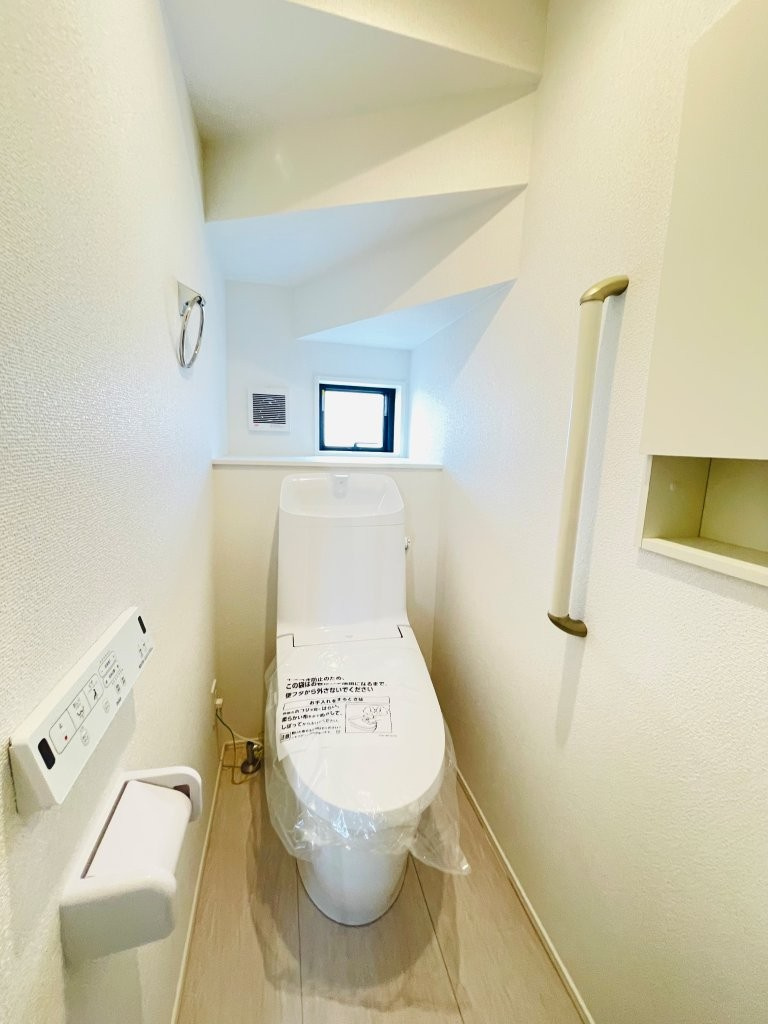 豊田市栄町　新築分譲住宅　全3棟　2号棟のトイレ|1階、2階とも温水洗浄機能付きトイレです。