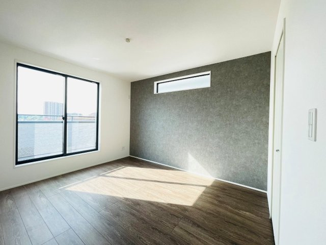 豊田市栄町　新築分譲住宅　全3棟　2号棟の洋室|居室は、収納つきで子ども部屋や寝室など多彩な用途の利用ができます♪