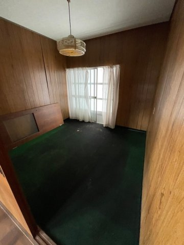 星原町5-54　中古住宅の洋室|2階中央あたりの洋室
吹き抜け効果で光が差し込みます