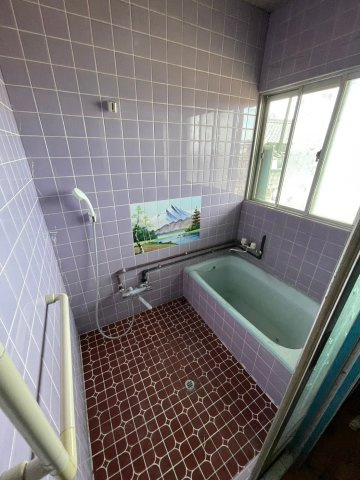 星原町5-54　中古住宅の浴室|窓が付いているので換気良好