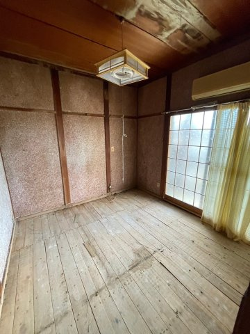 星原町5-54　中古住宅の和室|北面に窓があり、お庭に出やすい和室です