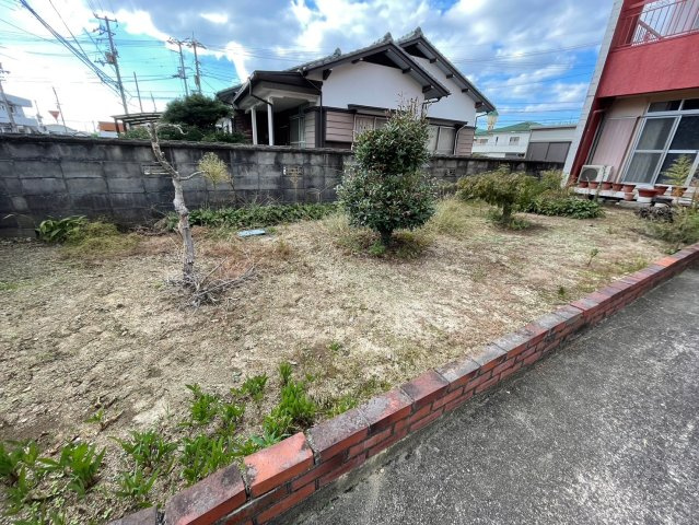 星原町5-54　中古住宅の庭|広々花壇で家庭菜園も楽しめます。