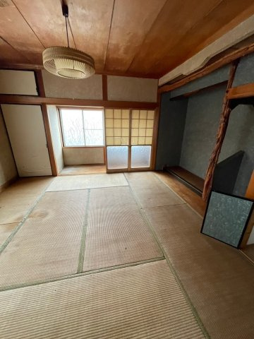 星原町5-54　中古住宅の和室|中2階の和室
広縁もあり光が差し込みます