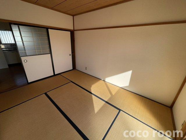 サンシャイン旭の和室