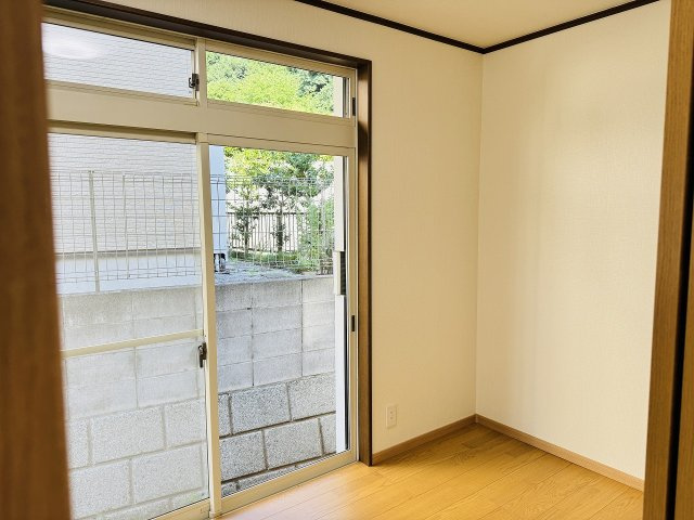 八王子市　加住町　中古戸建ての洋室|～LDKに隣接している5.0帖の洋室　ランドリールームなど用途多彩です～