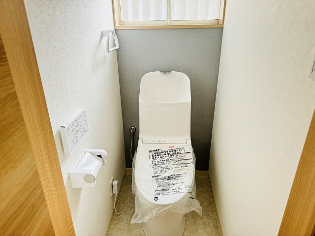 八王子市　加住町　中古戸建てのトイレ|～暖房温水洗浄機能付きトイレ　冬場は特に嬉しい機能ですね～