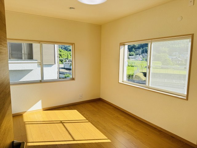 八王子市　加住町　中古戸建ての子供部屋|～2階6.0帖の洋室　2面採光で明るく風通しの良いお部屋です～