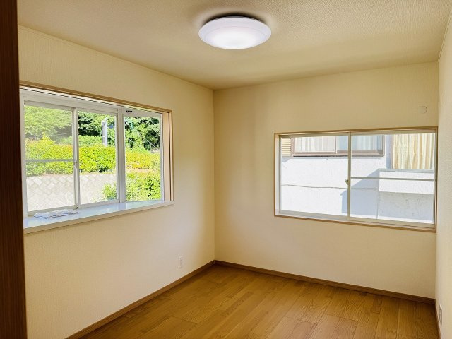 八王子市　加住町　中古戸建ての洋室|～2階6.0帖の洋室　2面採光で明るく風通しの良いお部屋です～