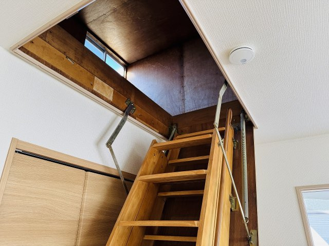 八王子市　加住町　中古戸建ての収納|～屋根裏収納付き　シーズンオフのグッズを収納するのに便利です～
