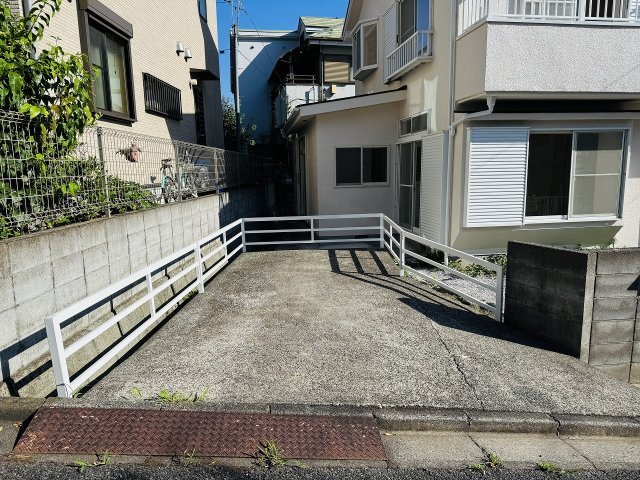 八王子市　加住町　中古戸建ての駐車場|～カースペースは1台分～