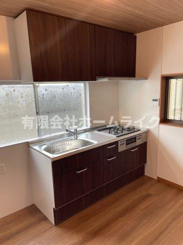 御厨東2丁目戸建て（リノベーション物件）のキッチン