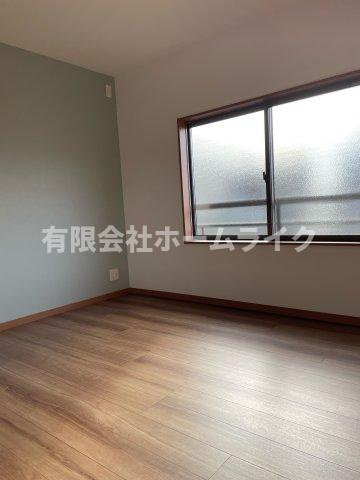 御厨東2丁目戸建て（リノベーション物件）の洋室