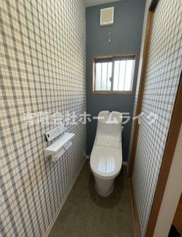 御厨東2丁目戸建て（リノベーション物件）のトイレ