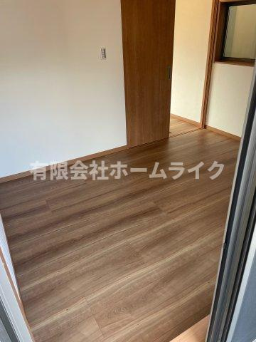 御厨東2丁目戸建て（リノベーション物件）の洋室