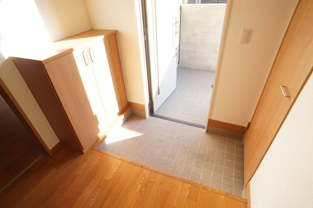 アザミテラス　Ｂ棟の玄関