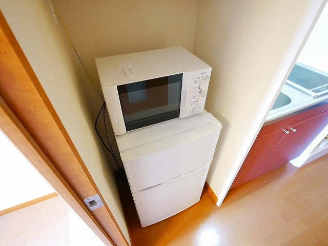 レオパレス八条Ⅲの設備|2ドア冷蔵庫