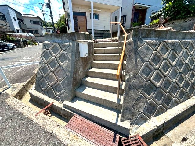 楠風台1丁目借家のエントランス