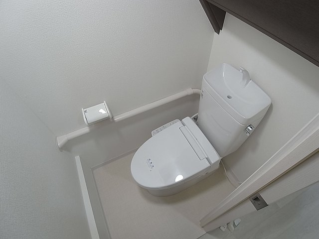 神戸市兵庫区馬場町の一戸建てのトイレ|温水洗浄便座付きのトイレ