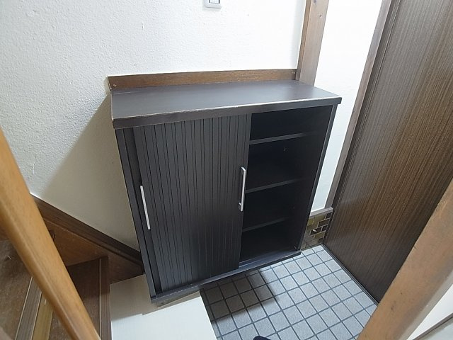 神戸市兵庫区馬場町の一戸建ての玄関|玄関には靴箱も完備してます