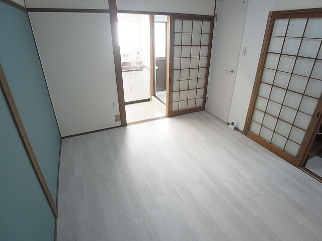 神戸市兵庫区馬場町の一戸建ての内装|床や壁紙も張り替えてとっても綺麗