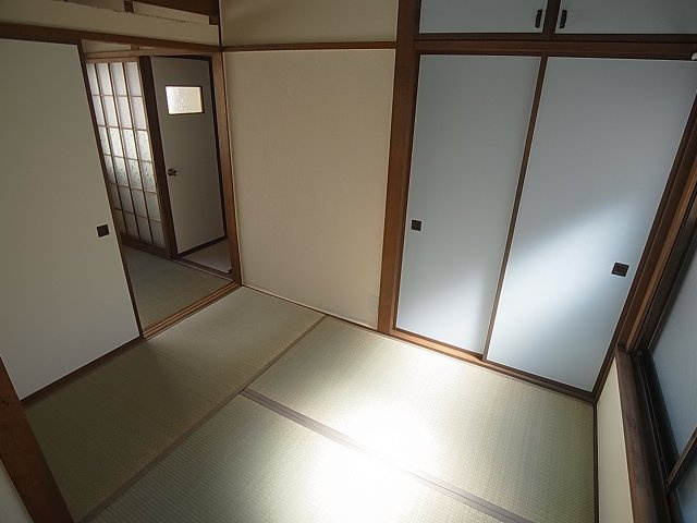 神戸市兵庫区馬場町の一戸建ての内装|２Fの和室、各部屋明るいです