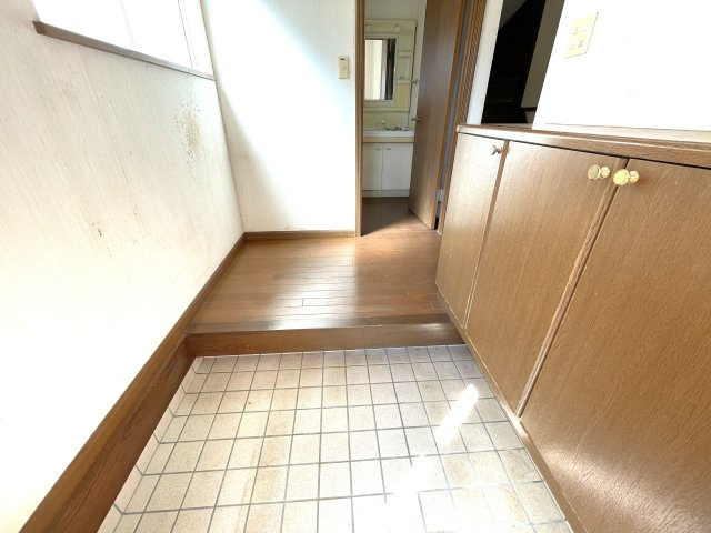 松尾町高富売り戸建ての玄関