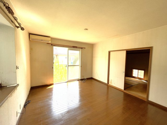 松尾町高富売り戸建ての居間・リビング