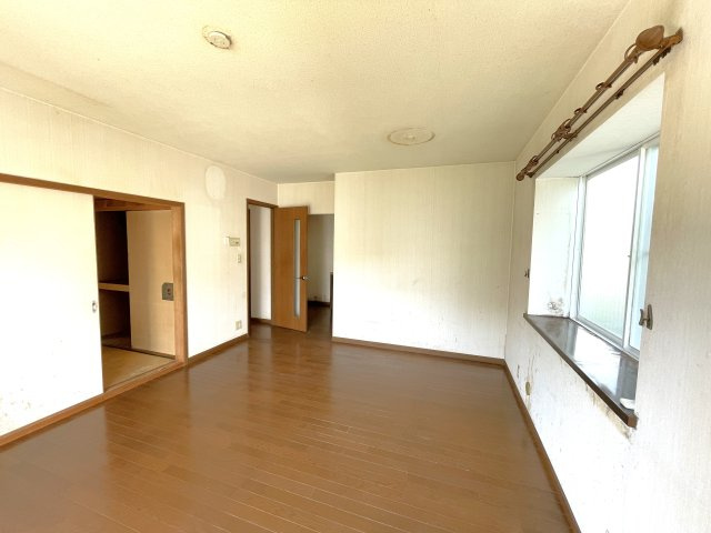 松尾町高富売り戸建ての居間・リビング