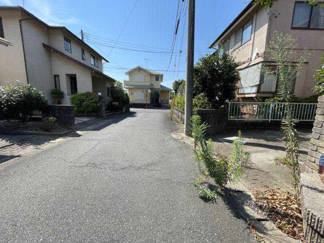 松尾町高富売り戸建ての前面道路含む現地写真