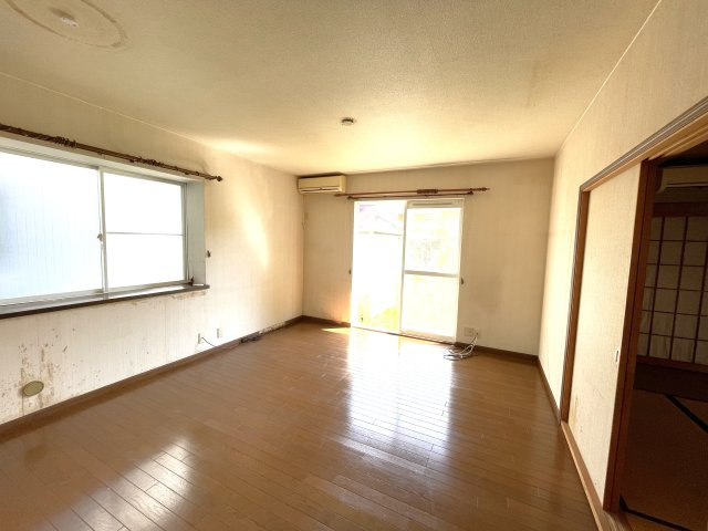 松尾町高富売り戸建ての居間・リビング