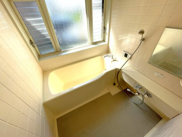 松尾町高富売り戸建ての浴室