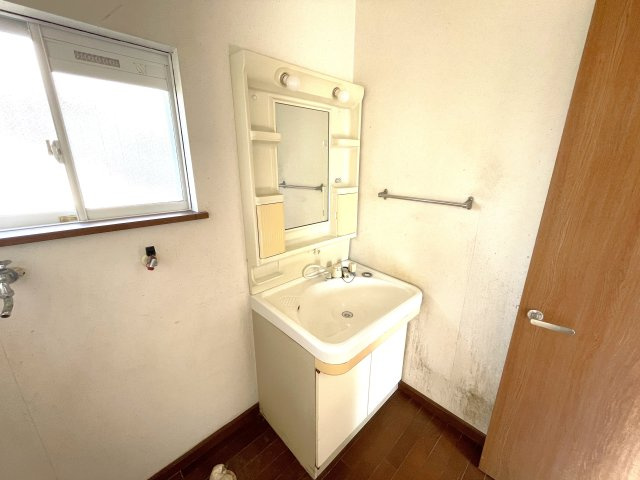 松尾町高富売り戸建ての独立洗面台