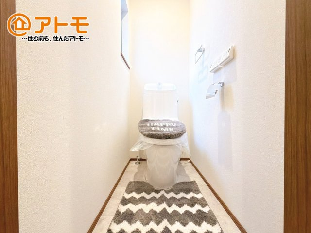 【トイレ】 | 三島市松本1期　新築戸建　1号棟 | 窓があり換気もすぐにできる、清潔感のあるトイレです♪