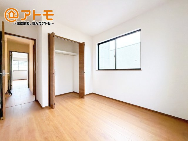 【子供部屋】 | 三島市松本1期　新築戸建　1号棟 | 広々使える収納付きの洋室です♪