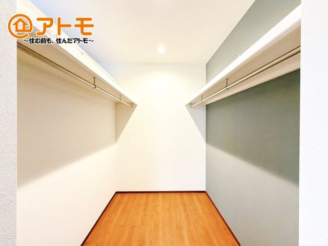 【内装】 | 三島市松本1期　新築戸建　1号棟 | ハンガーパイプ付きのウォークインクローゼットは季節ものなどを収納することができて便利です♪
