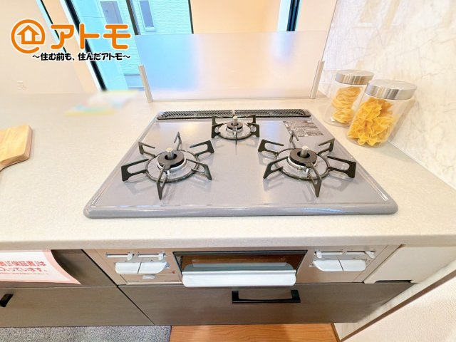 【設備】 | 三島市松本1期　新築戸建　1号棟 | ３口コンロは使い勝手がよくお料理も楽しくなりそうです♪