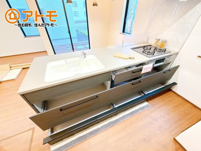 【キッチン】 | 三島市松本1期　新築戸建　1号棟 | リビングで遊ぶお子様にも目が届く、安心感で選ぶなら対面キッチン♪