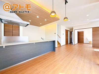 【居間・リビング】 | 三島市松本1期　新築戸建　1号棟 | 家族団らんのイメージは、リビングを思い浮かべませんか？リビングこそ広々とした空間が良いですね♪