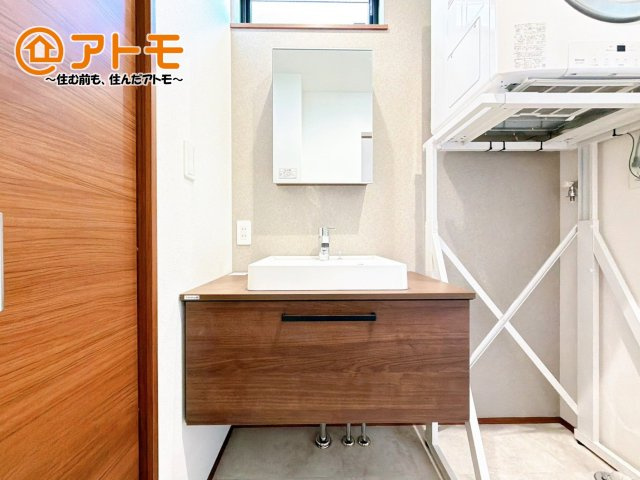 【独立洗面台】 | 三島市松本1期　新築戸建　1号棟 | 収納豊富な３面鏡の洗面化粧台は使い勝手良好♪