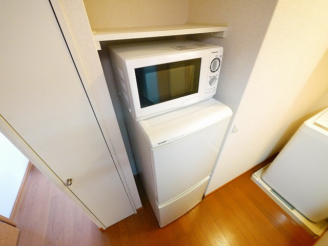 レオパレスエザーンスⅡの設備|冷蔵庫と電子レンジもあり