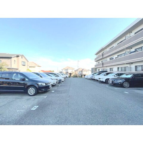 カルム千里山土井の駐車場