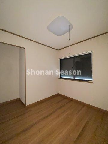 【洋室】 | 大家族・２世帯住居にもおすすめ！
部屋数にゆとりがございます♪