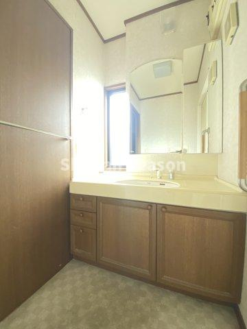 【独立洗面台】 | 朝のお支度捗る独立洗面台◎
日用品もたっぷりストックできそうですね♪