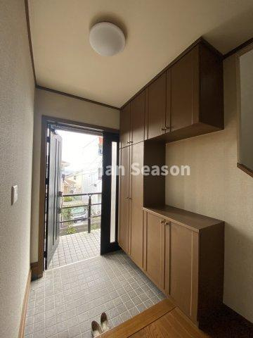 【玄関】 | 天井まで高さのあるシューズBOX◎
履物が雑多にならずに済みます♪