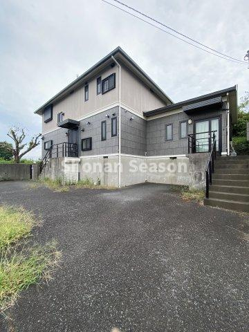 【外観】 | 日照・通風はもちろん！より良い眺望が望める高台立地◎
コンビニ・お車移動に便利な小田厚「平塚IC」徒歩３分！
暮らしやすいロケーションにございます♪