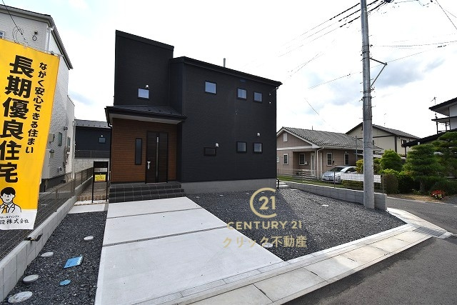 リーブルガーデン  第1笠間市笠間　1の駐車場|駐車場は十分なスペース。ご家族それぞれが車をご所有の場合や、来客の際も安心です。
内覧可能です。ご予約はHPから、またお電話でもお気軽にどうぞ。