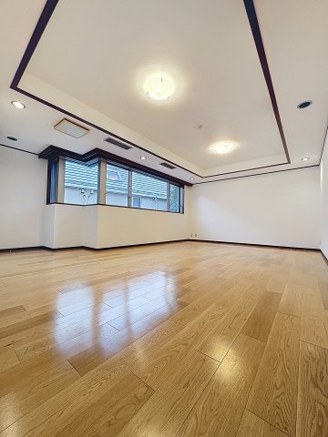 【居間・リビング】 | グランフォルム南麻布Ⅱ | ★広々とした南東向きのリビングです★
