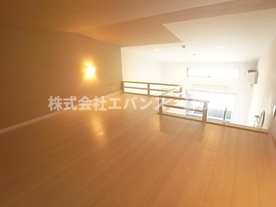 【内装】 | レフィナードカメオカ | 明るい色調の室内です