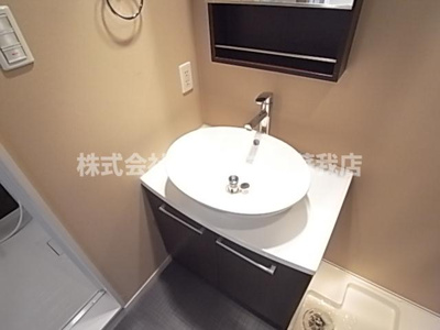 【独立洗面台】 | レフィナードカメオカ | 朝の支度にも助かる、独立の洗髪洗面化粧台