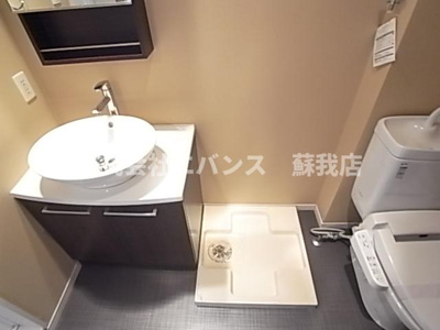 【設備】 | レフィナードカメオカ | 室内洗濯機置き場